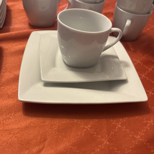Weißes eckiges kaffee - eckiges, service